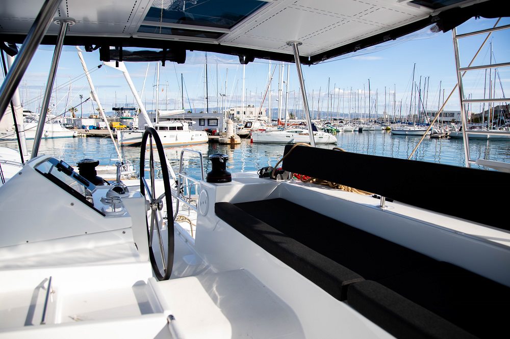 Anja l - ohjaamo / Photo Credits: navaboats.com