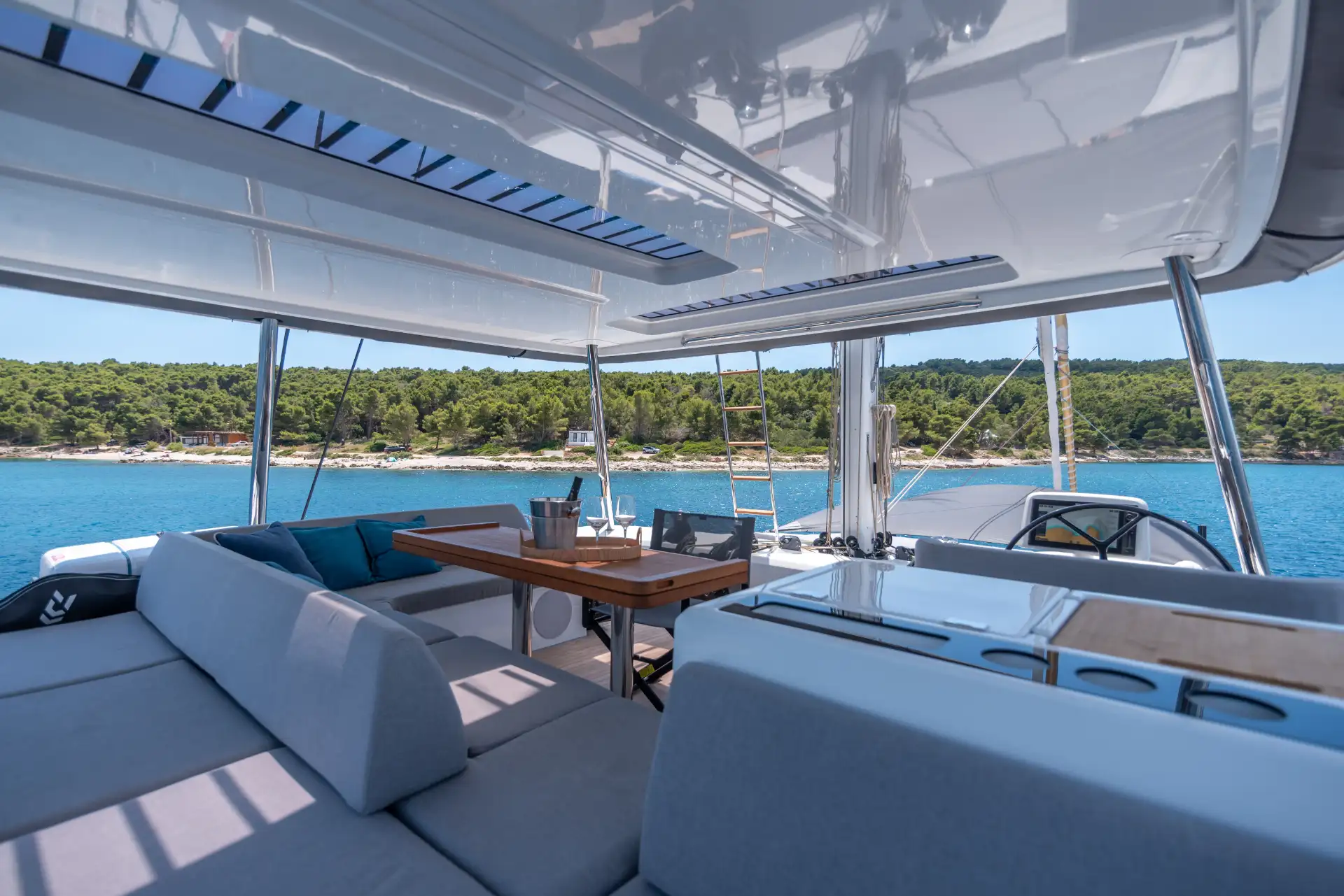 Kroatian luksuspurjehdus Adriatic Pearl Lagoon 55 -katamaraanilla